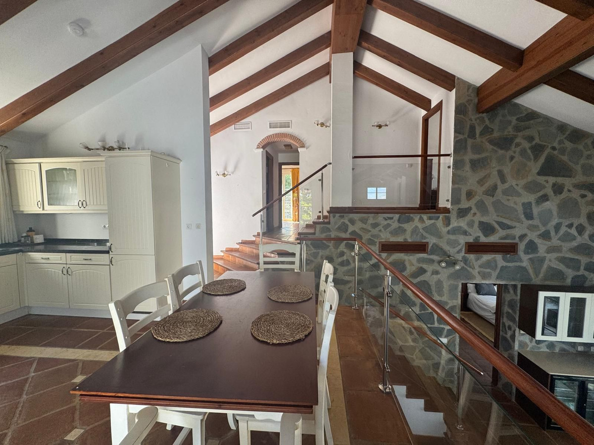 Vrijstaande Villa te koop in Istán | 3 slaapkamers H5126077