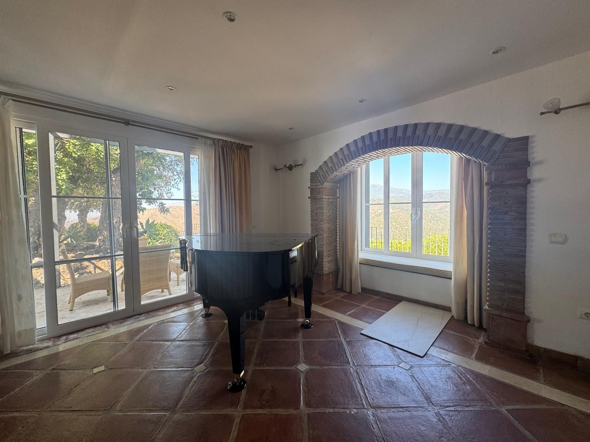 Vrijstaande Villa te koop in Istán | 3 slaapkamers H5126077