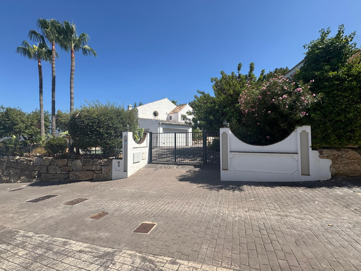 Vrijstaande Villa te koop in Istán | 3 slaapkamers H5126077