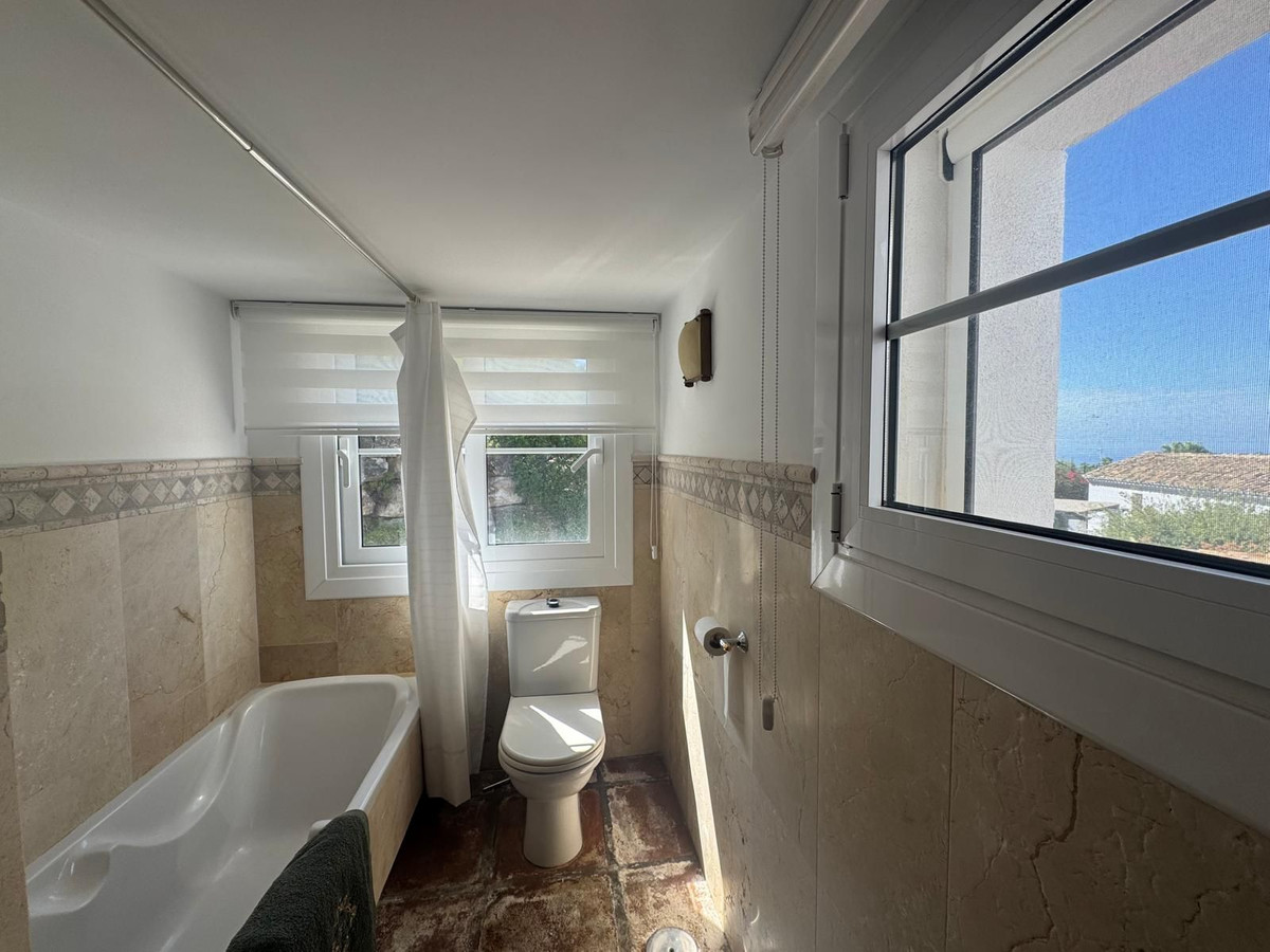 Vrijstaande Villa te koop in Istán | 3 slaapkamers H5126077