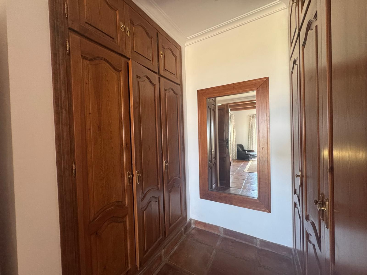 Vrijstaande Villa te koop in Istán | 3 slaapkamers H5126077