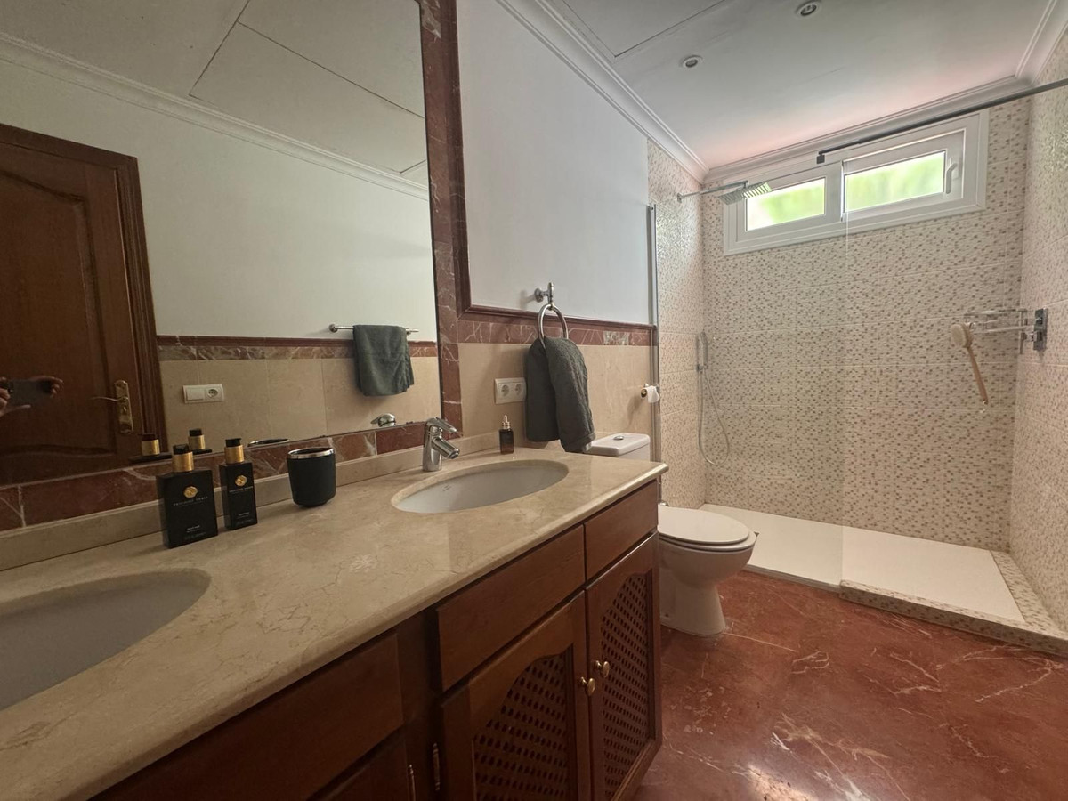 Vrijstaande Villa te koop in Istán | 3 slaapkamers H5126077