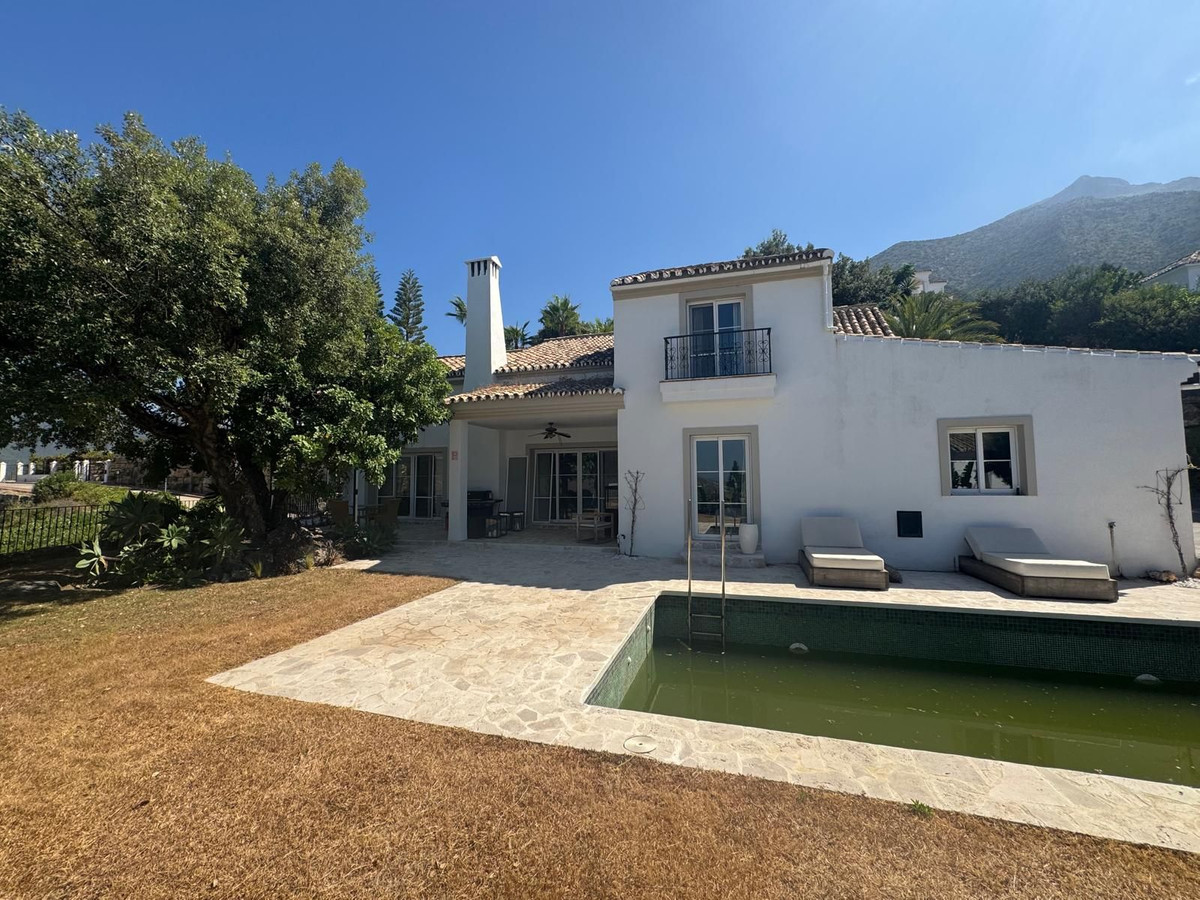 Vrijstaande Villa te koop in Istán | 3 slaapkamers H5126077