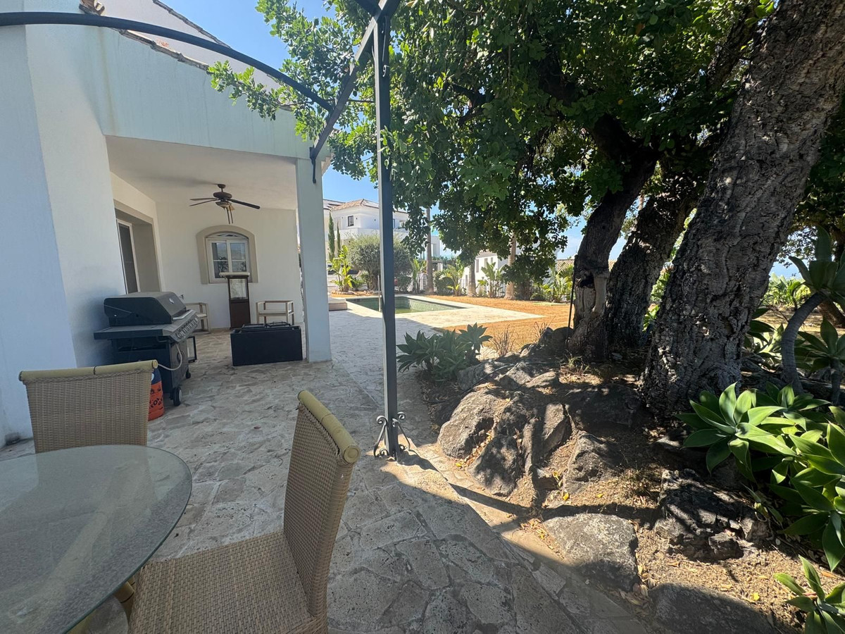 Vrijstaande Villa te koop in Istán | 3 slaapkamers H5126077