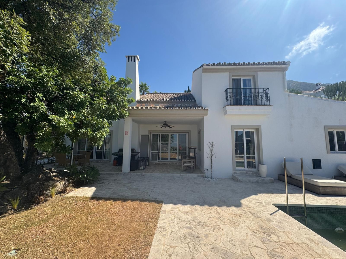 Vrijstaande Villa te koop in Istán | 3 slaapkamers H5126077