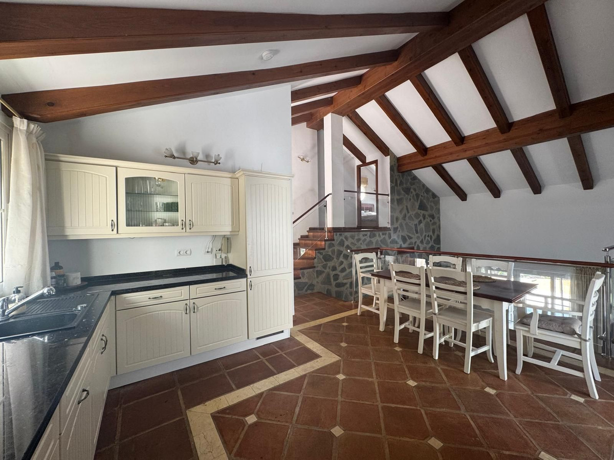 Vrijstaande Villa te koop in Istán | 3 slaapkamers H5126077