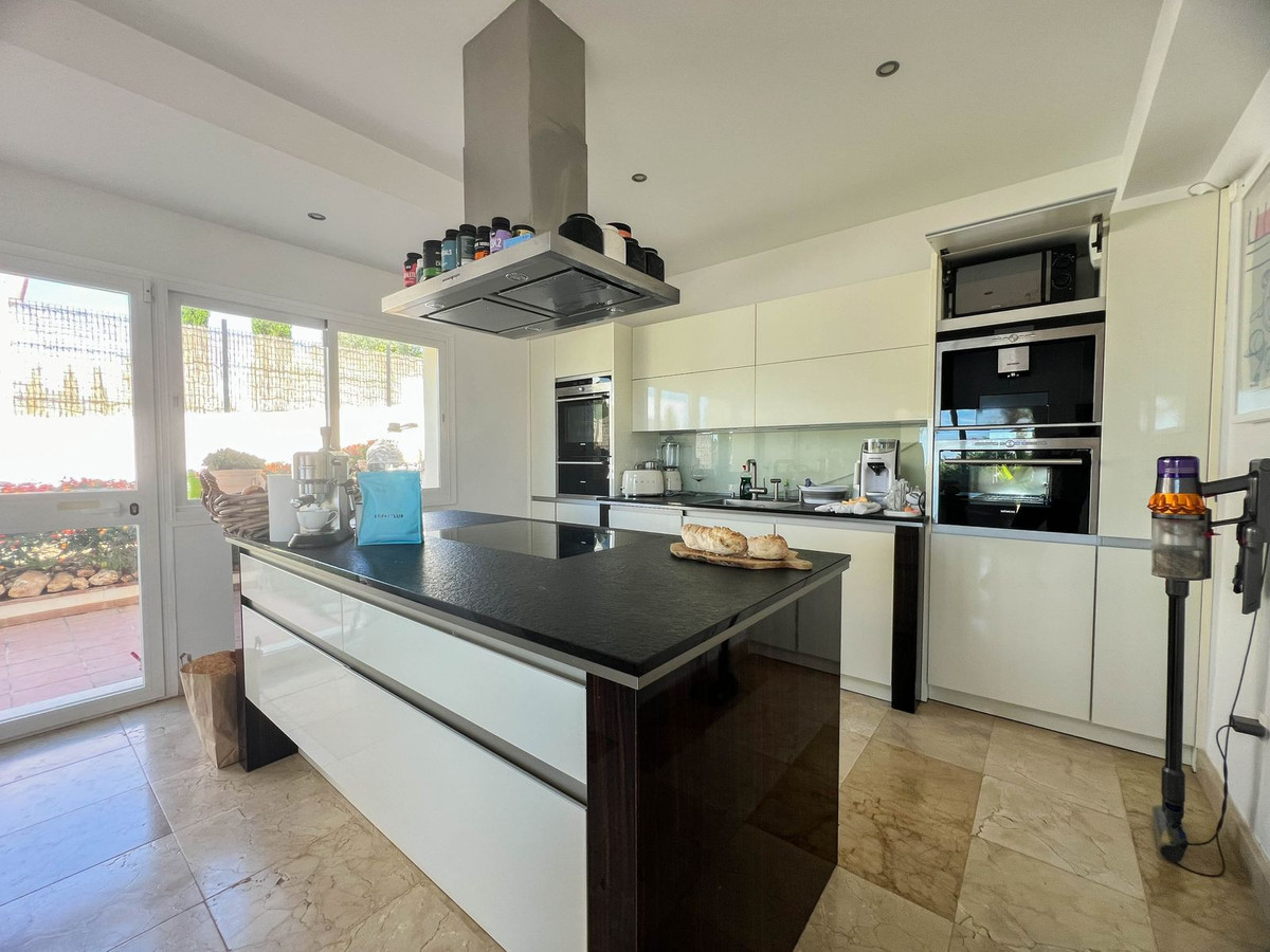 Vrijstaande Villa te koop in Istán | 3 slaapkamers H5139874