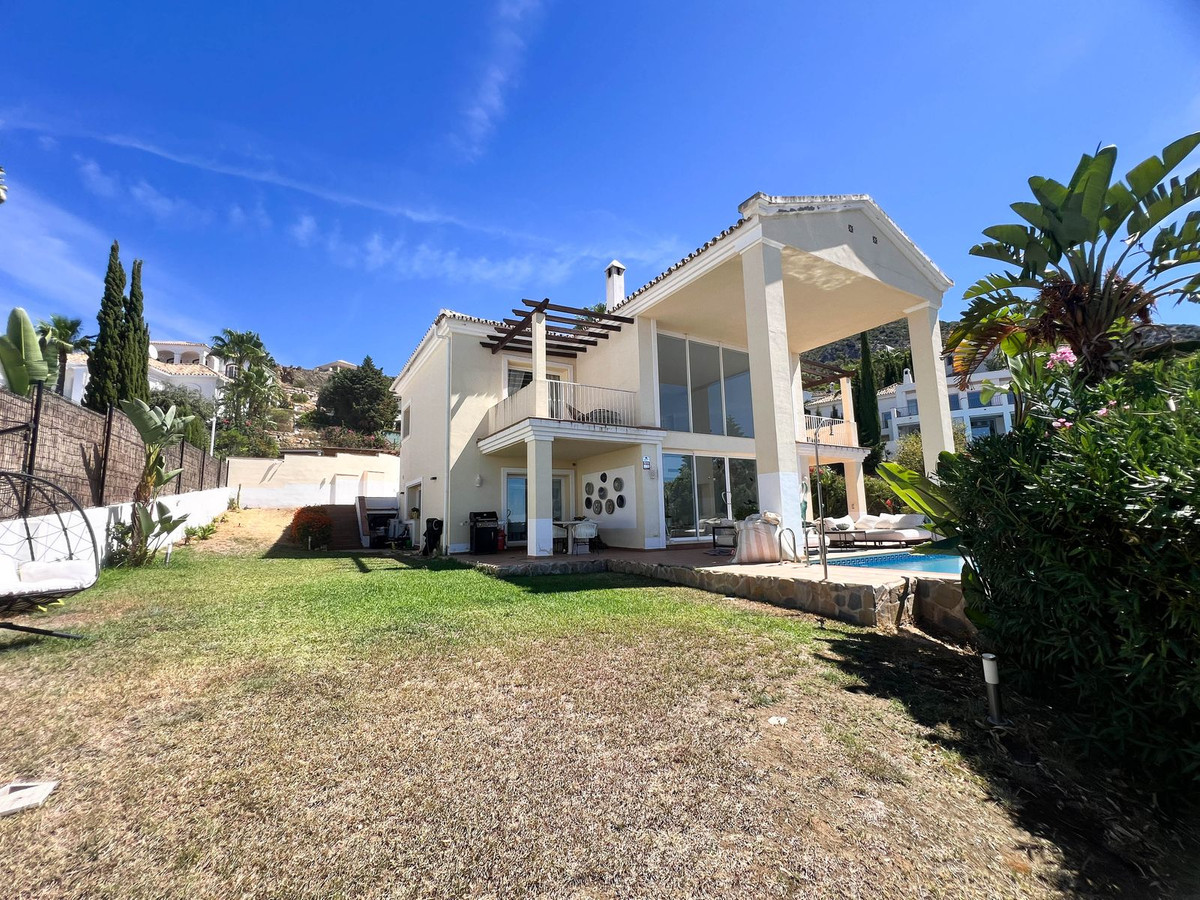 Vrijstaande Villa te koop in Istán | 3 slaapkamers H5139874
