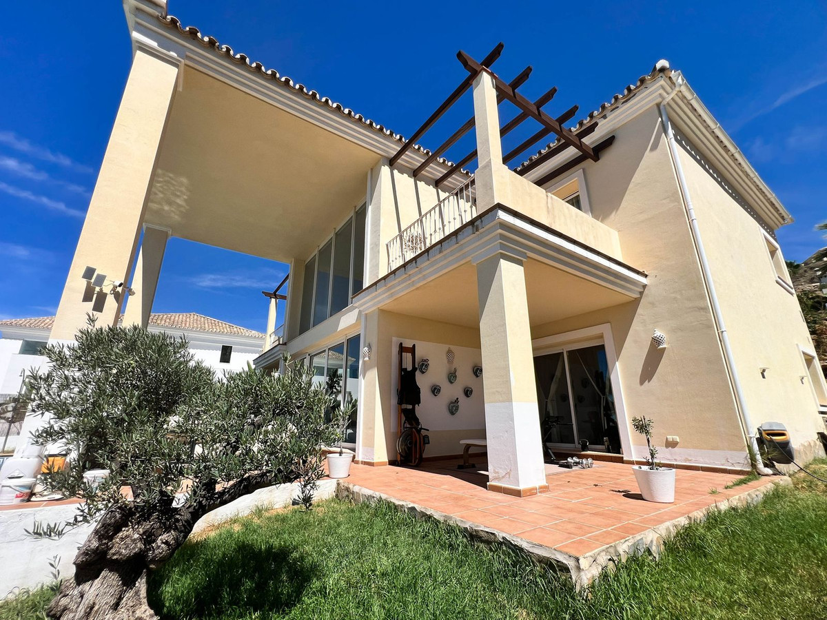 Vrijstaande Villa te koop in Istán | 3 slaapkamers H5139874