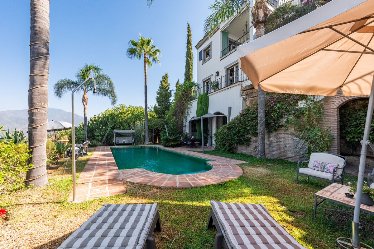 Vrijstaande Villa te koop in Istán | 4 slaapkamers H5148709