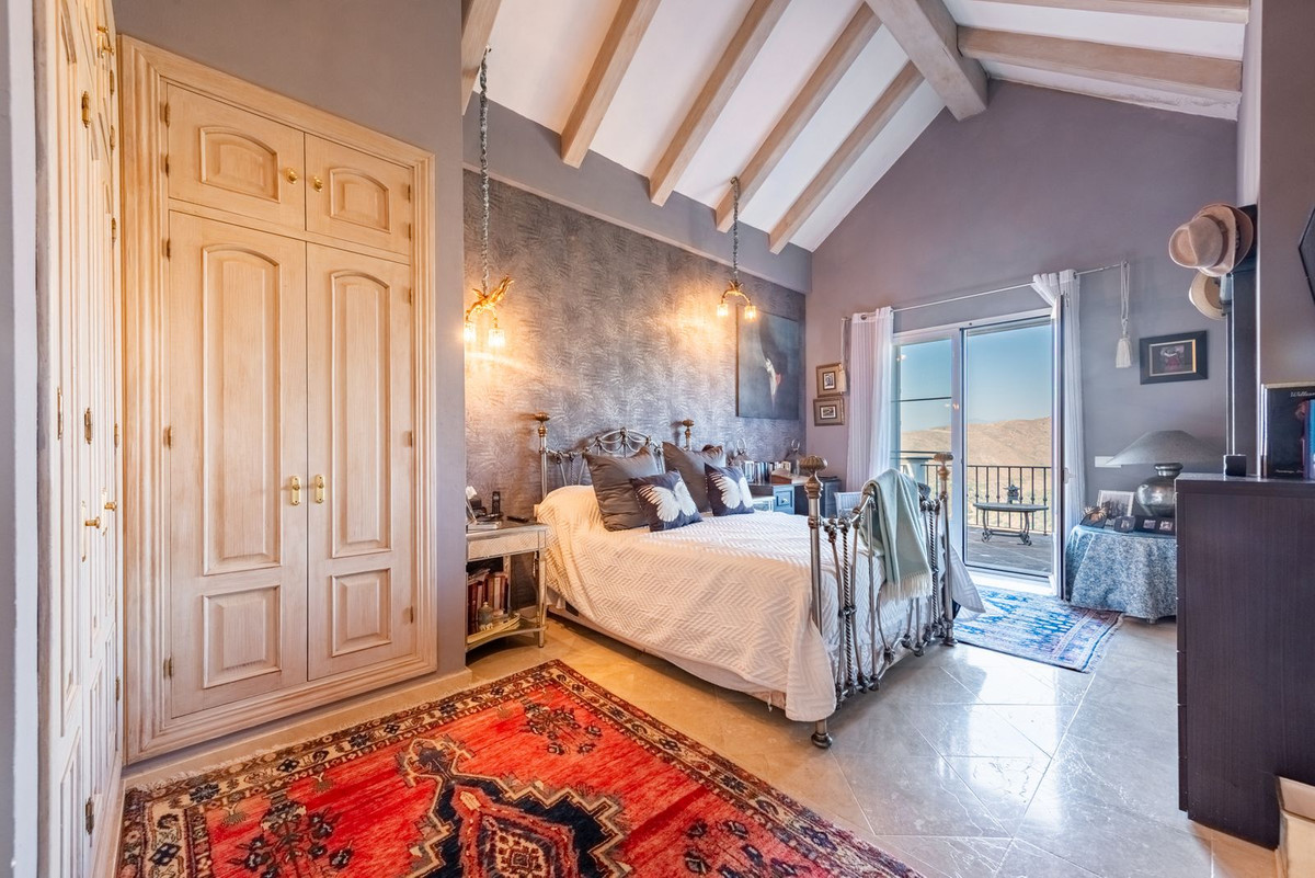 Vrijstaande Villa te koop in Istán | 4 slaapkamers H5148709