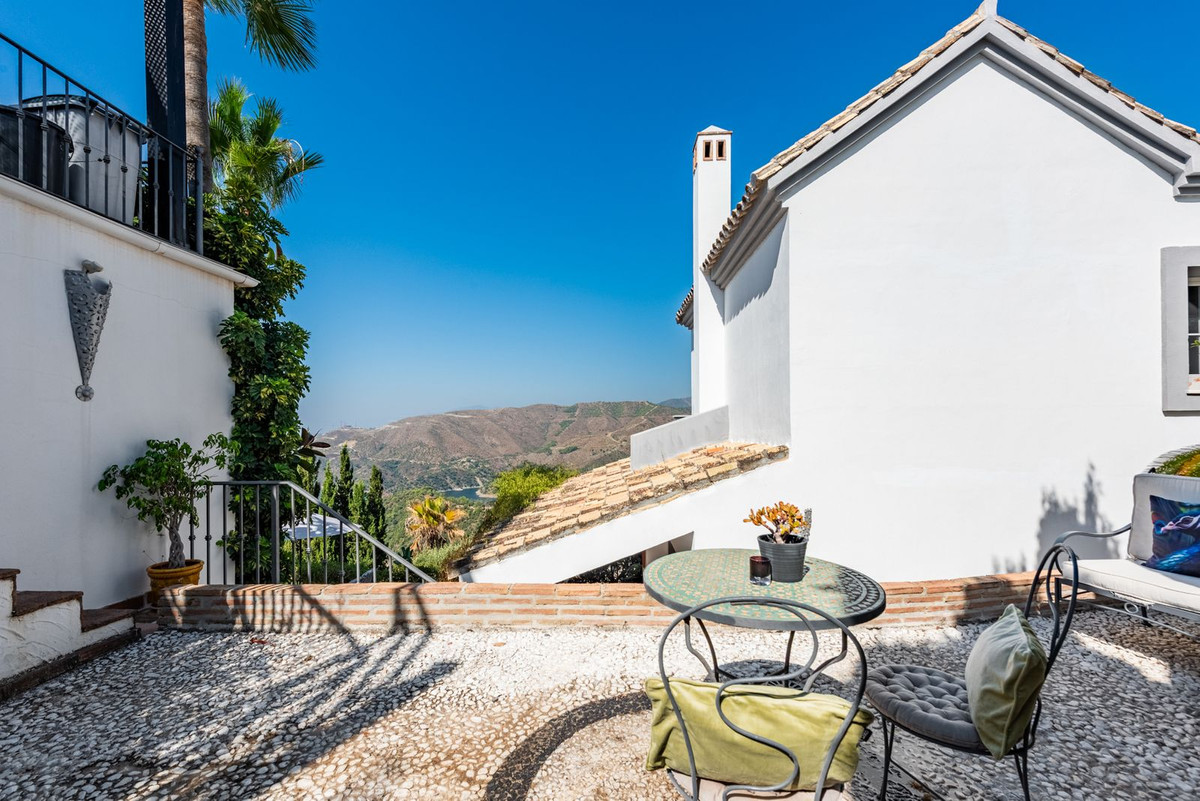 Vrijstaande Villa te koop in Istán | 4 slaapkamers H5148709