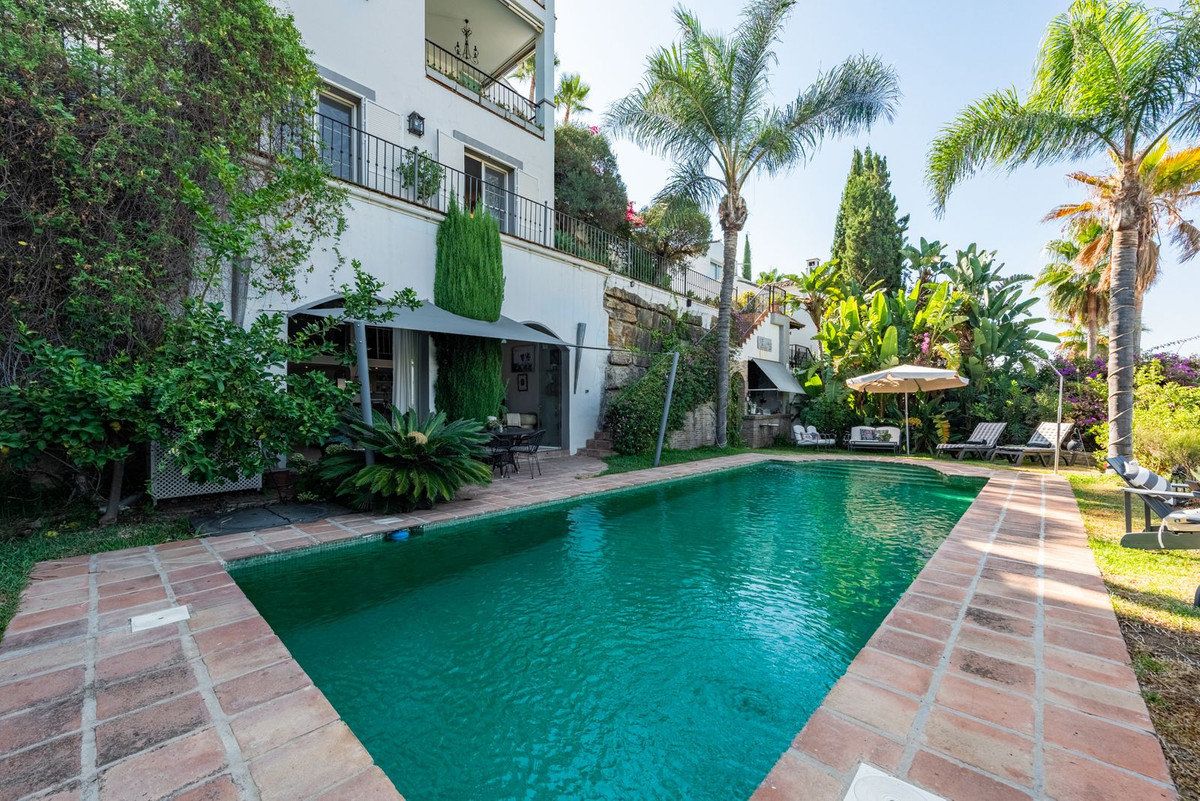 Vrijstaande Villa te koop in Istán | 4 slaapkamers H5148709