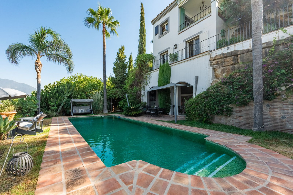 Vrijstaande Villa te koop in Istán | 4 slaapkamers H5148709