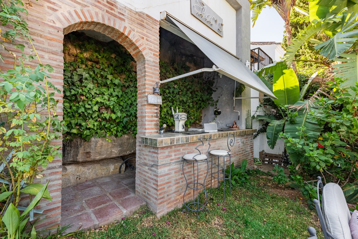 Vrijstaande Villa te koop in Istán | 4 slaapkamers H5148709