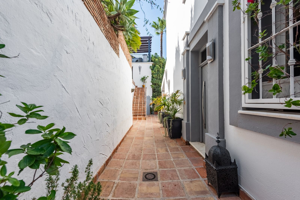 Vrijstaande Villa te koop in Istán | 4 slaapkamers H5148709