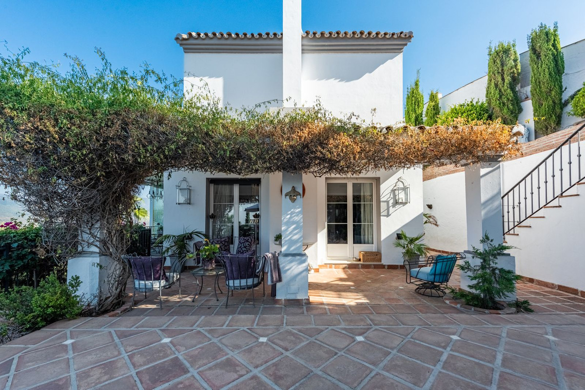 Vrijstaande Villa te koop in Istán | 4 slaapkamers H5148709