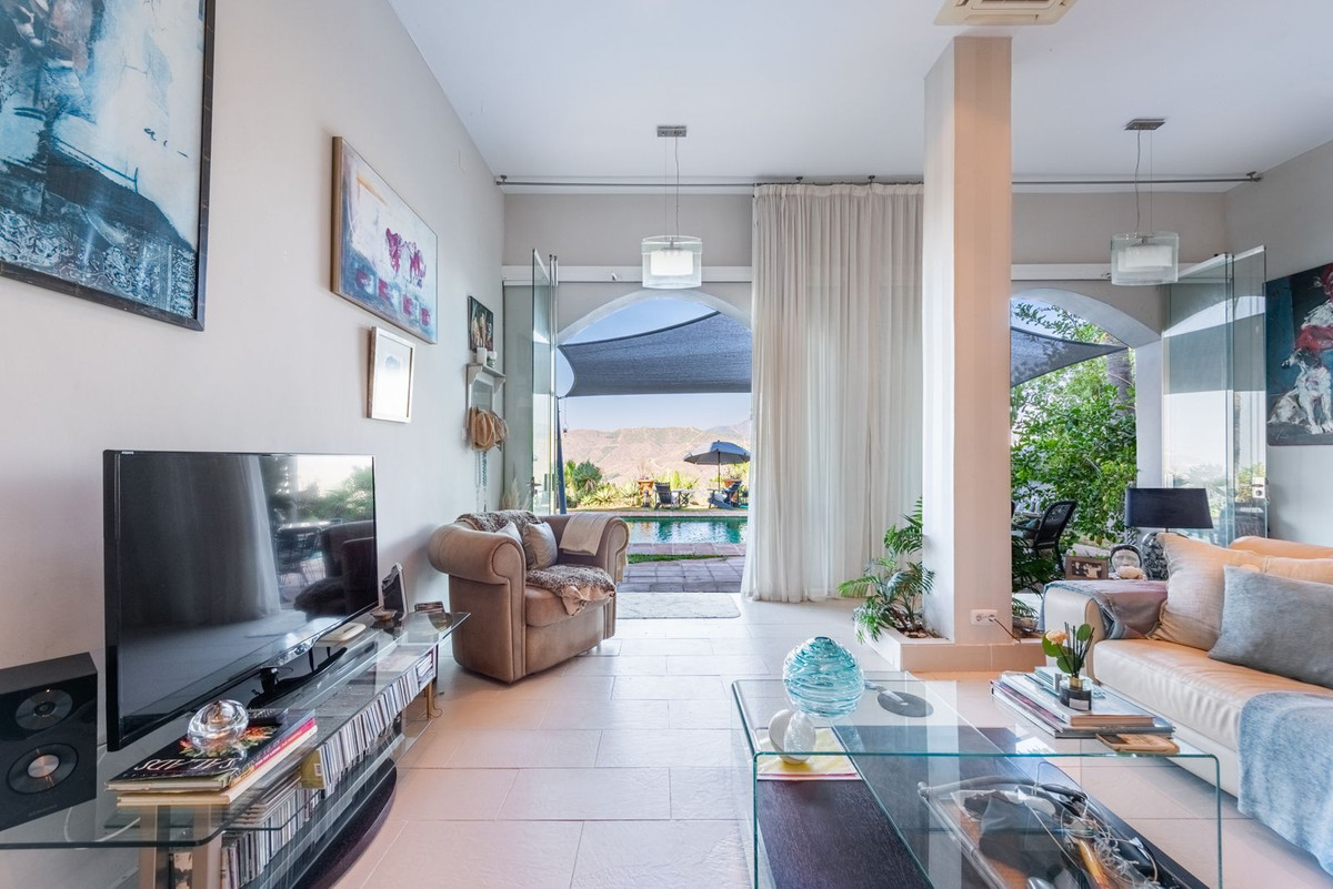 Vrijstaande Villa te koop in Istán | 4 slaapkamers H5148709