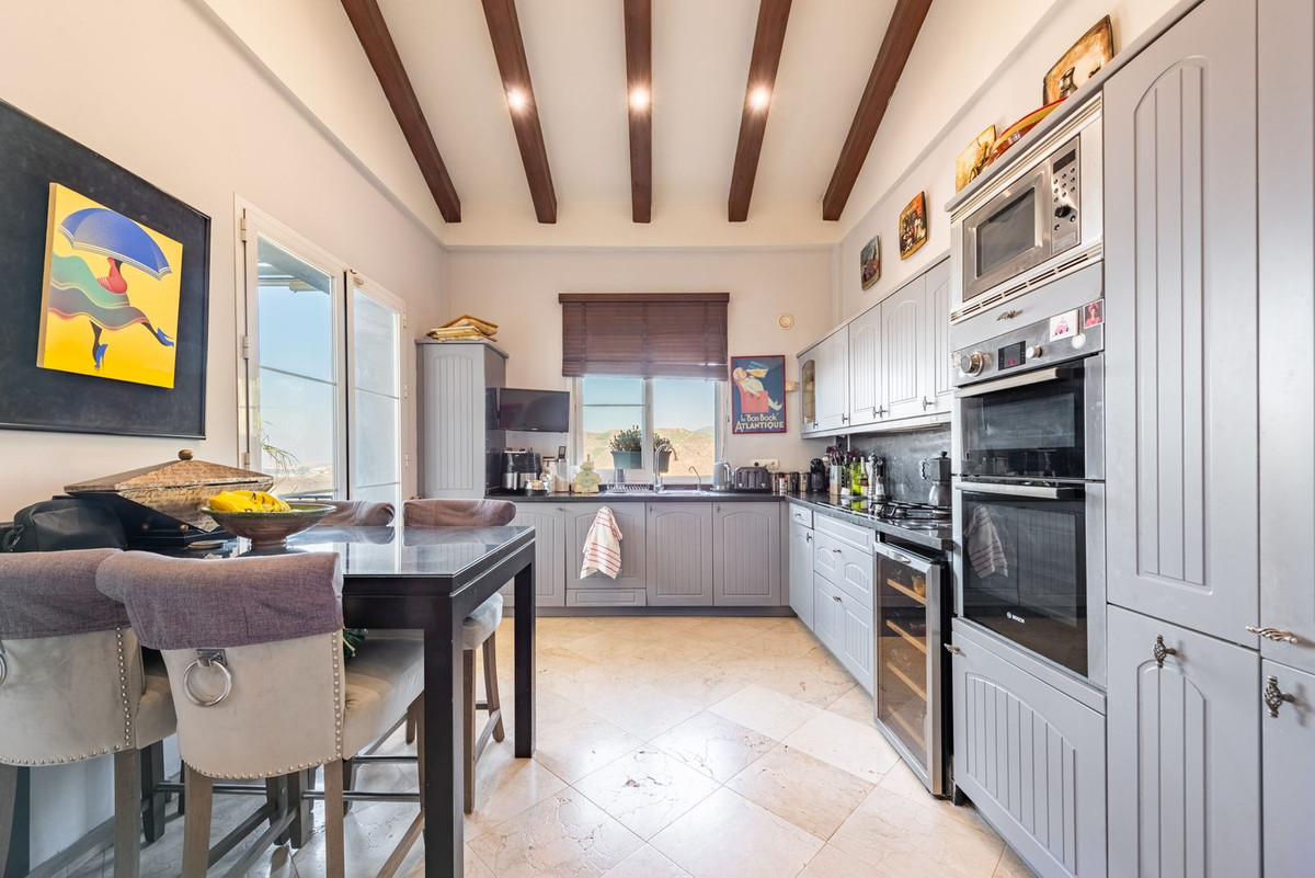 Vrijstaande Villa te koop in Istán | 4 slaapkamers H5148709