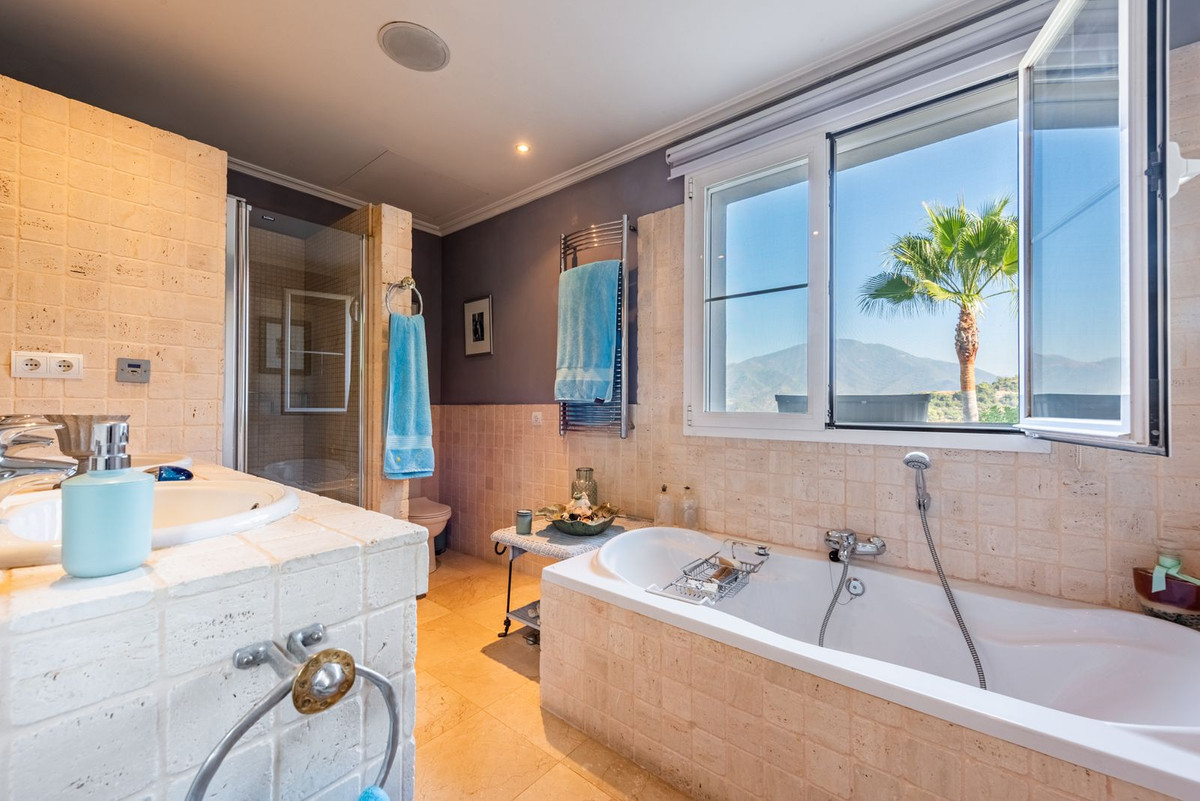 Vrijstaande Villa te koop in Istán | 4 slaapkamers H5148709
