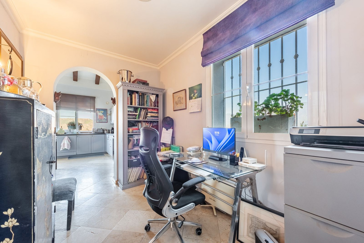 Vrijstaande Villa te koop in Istán | 4 slaapkamers H5148709