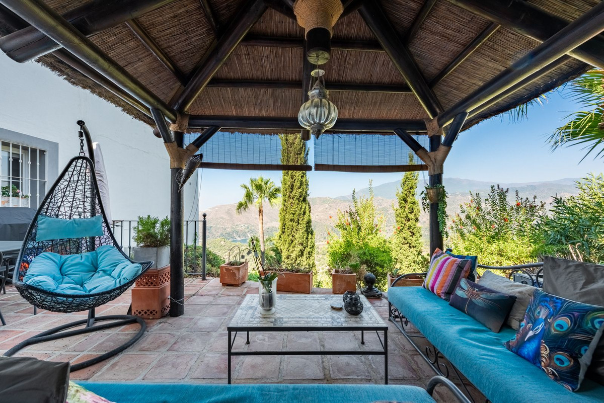 Vrijstaande Villa te koop in Istán | 4 slaapkamers H5148709