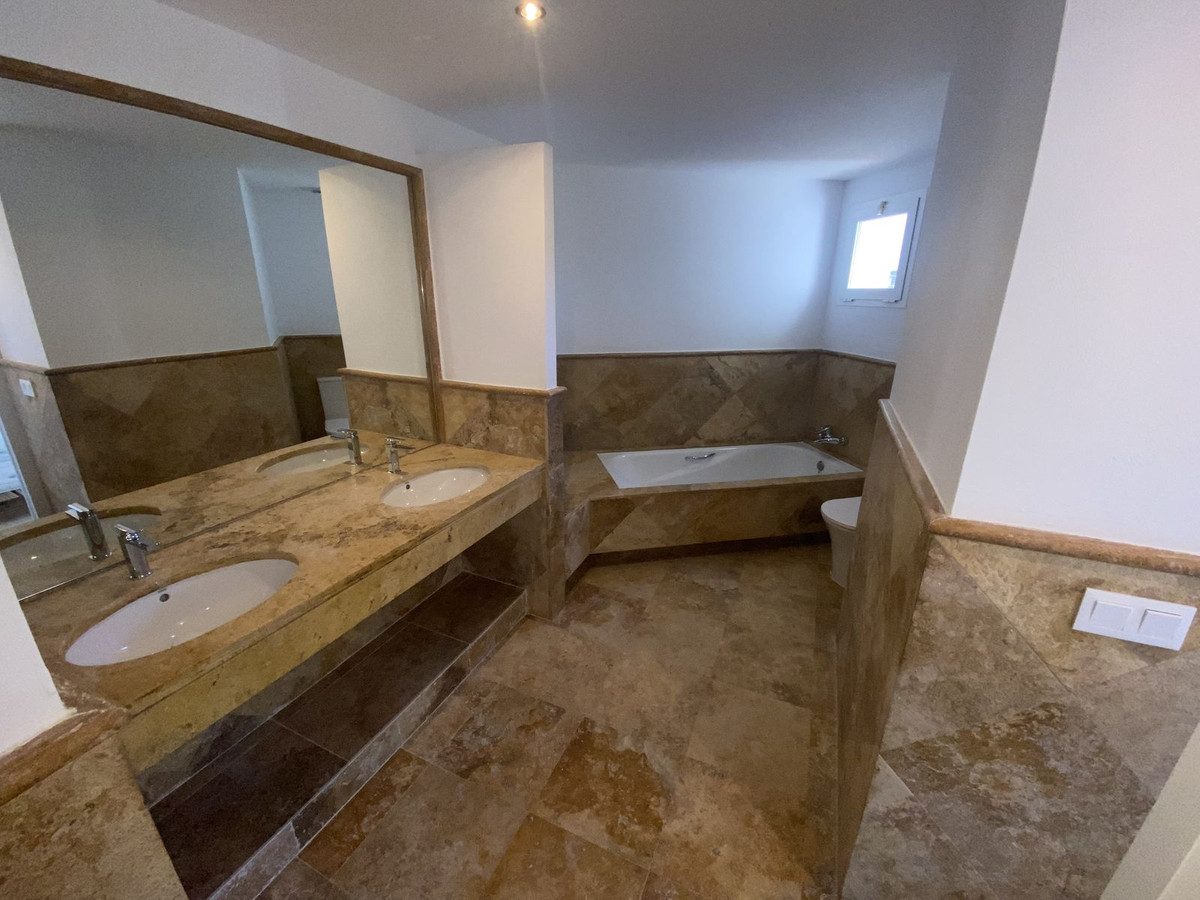 Geschakelde Woning te koop in Istán | 3 slaapkamers H5158285
