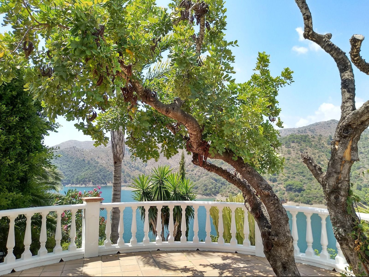 Vrijstaande Villa te koop in Istán | 6 slaapkamers H5200021