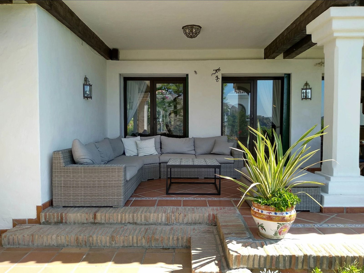 Vrijstaande Villa te koop in Istán | 6 slaapkamers H5200021