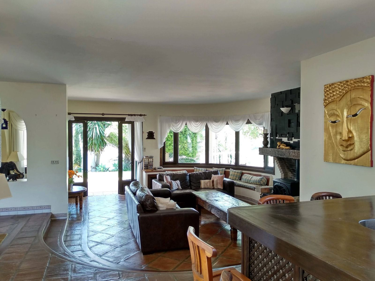 Vrijstaande Villa te koop in Istán | 6 slaapkamers H5200021