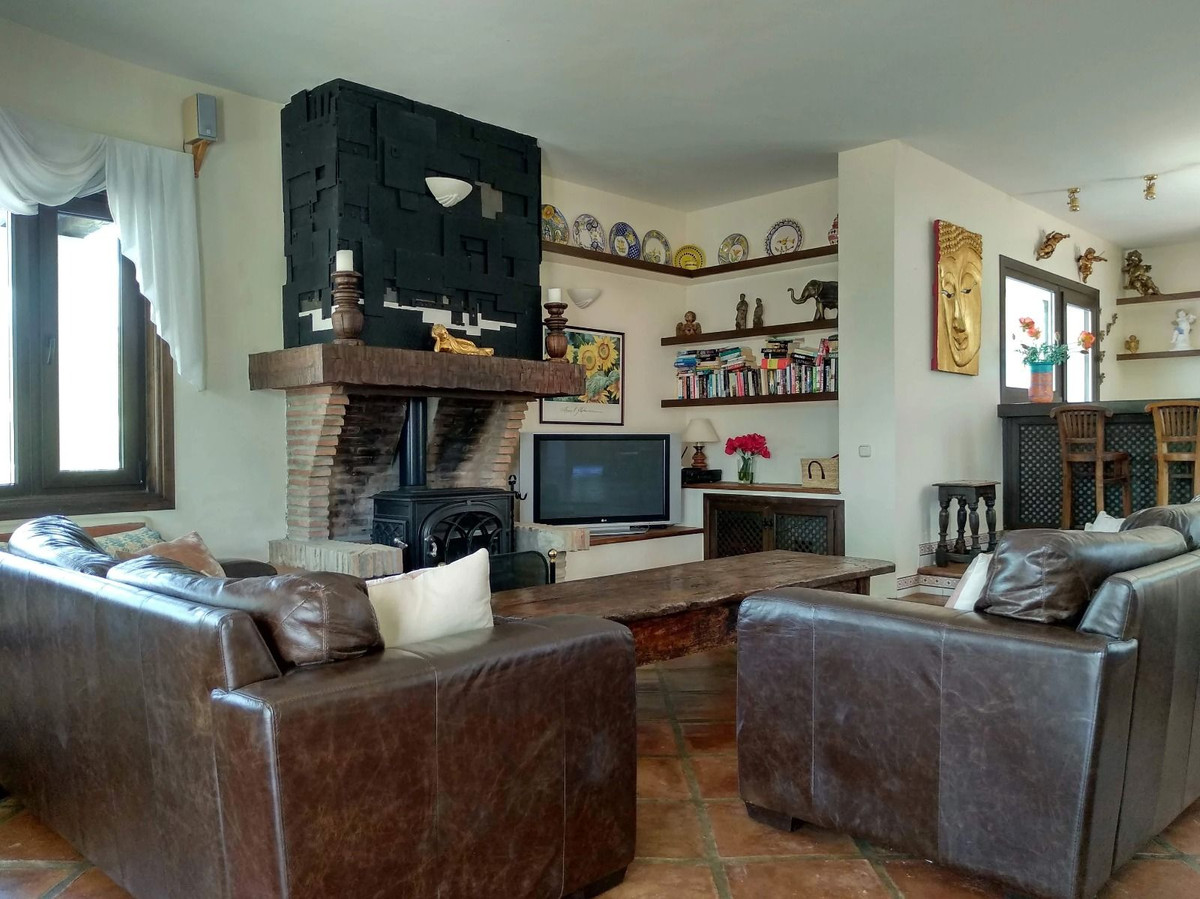 Vrijstaande Villa te koop in Istán | 6 slaapkamers H5200021