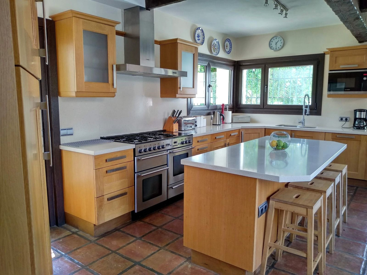 Vrijstaande Villa te koop in Istán | 6 slaapkamers H5200021