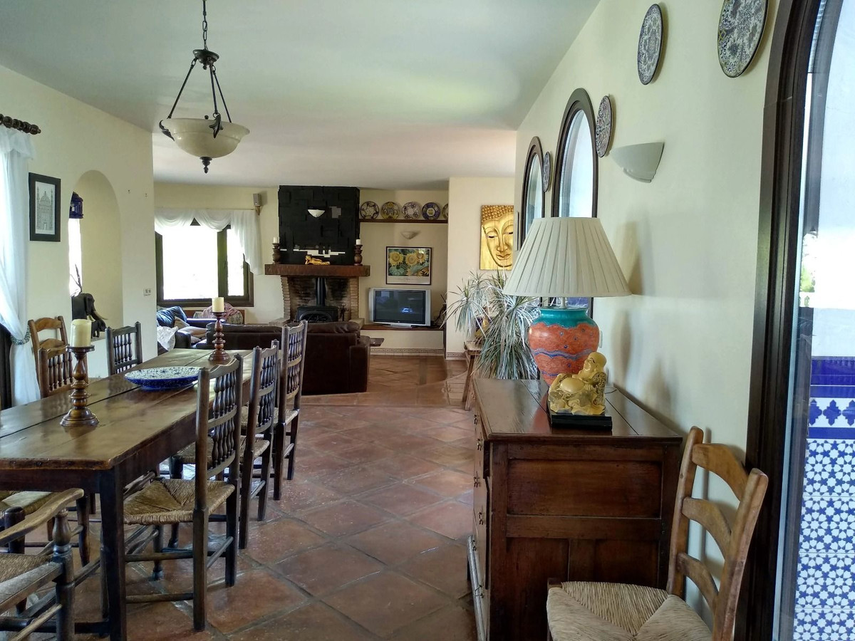 Vrijstaande Villa te koop in Istán | 6 slaapkamers H5200021