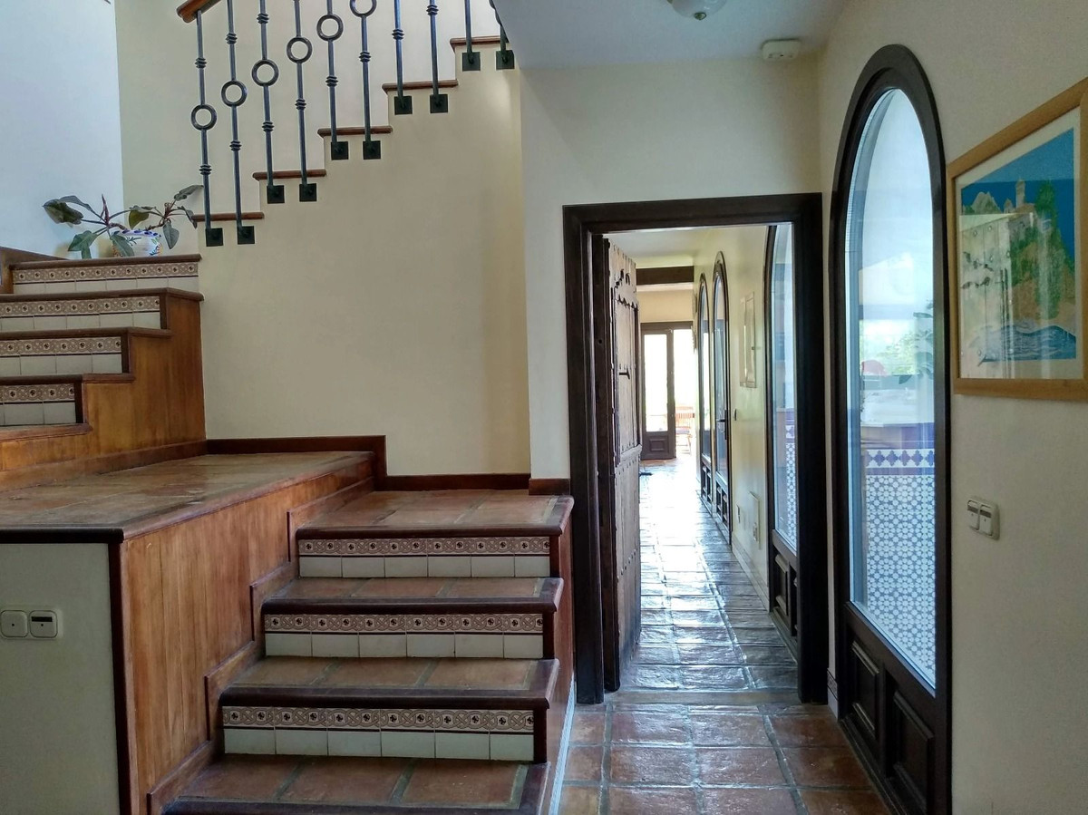 Vrijstaande Villa te koop in Istán | 6 slaapkamers H5200021