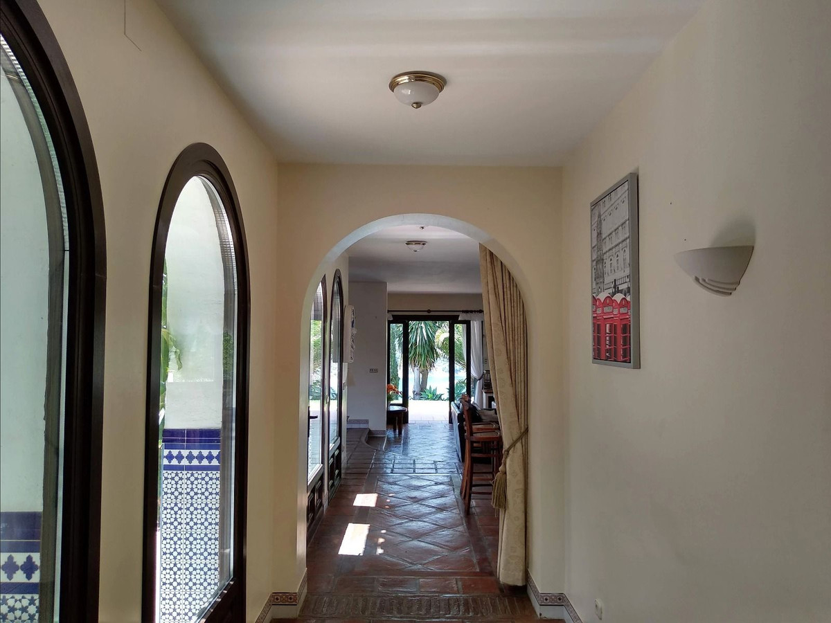 Vrijstaande Villa te koop in Istán | 6 slaapkamers H5200021