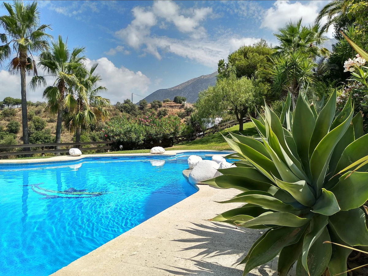 Vrijstaande Villa te koop in Istán | 6 slaapkamers H5200021