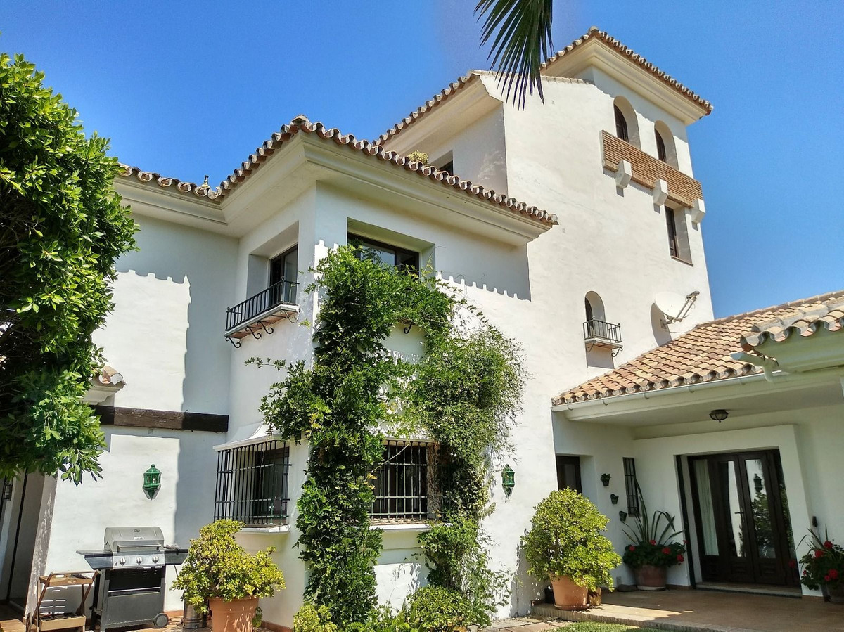 Vrijstaande Villa te koop in Istán | 6 slaapkamers H5200021