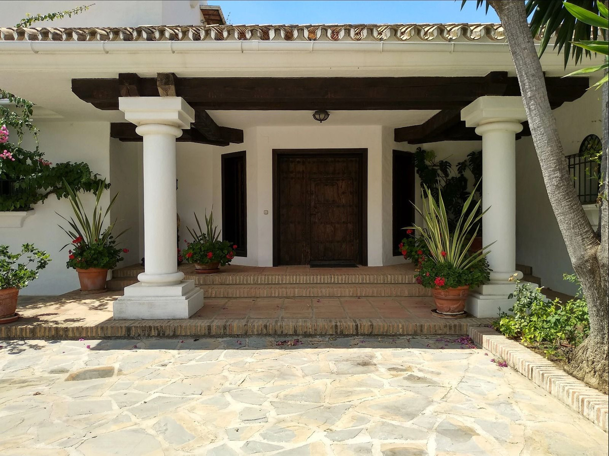 Vrijstaande Villa te koop in Istán | 6 slaapkamers H5200021