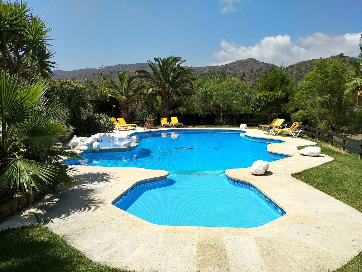 Vrijstaande Villa te koop in Istán | 6 slaapkamers H5200021