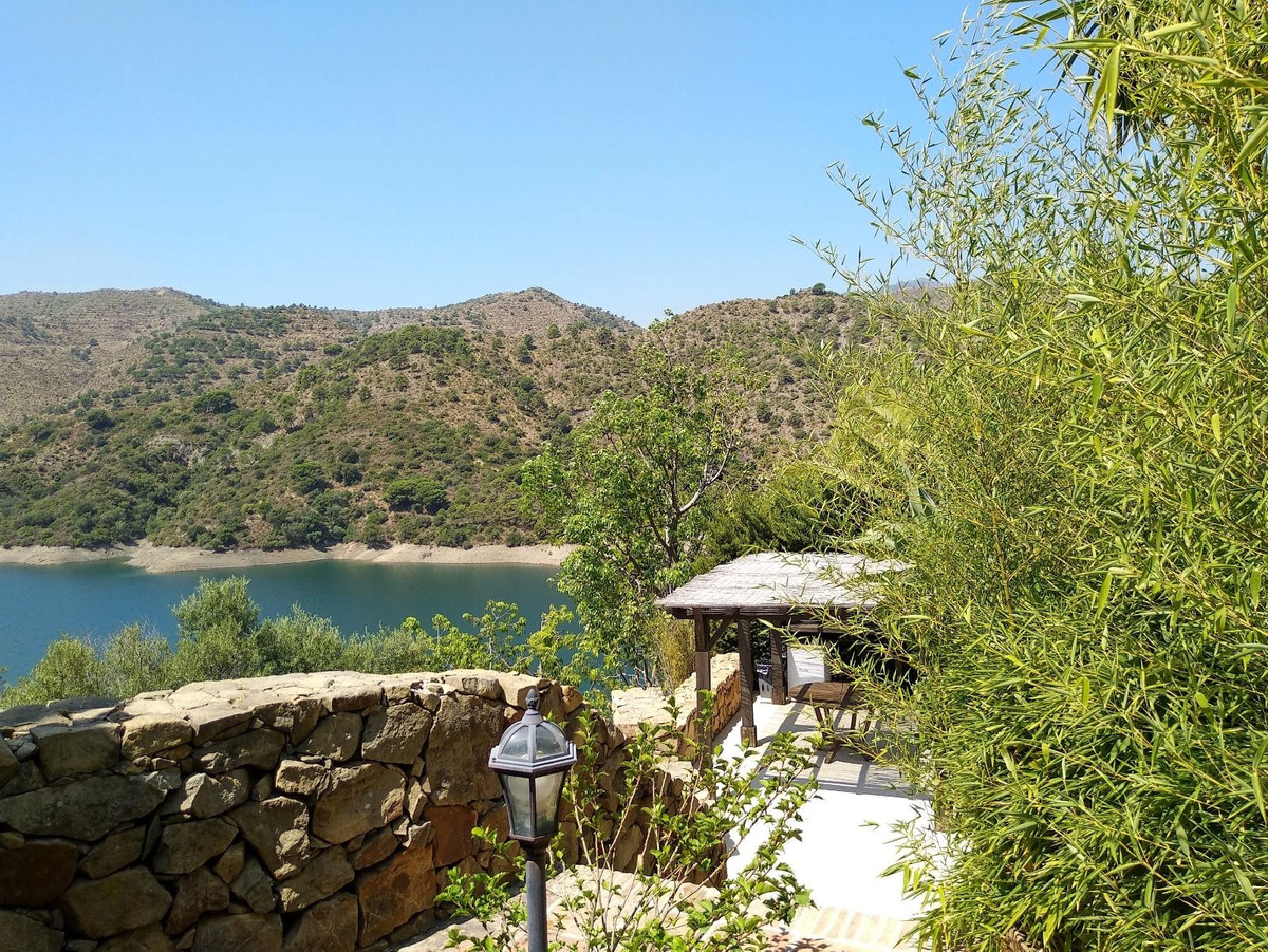 Vrijstaande Villa te koop in Istán | 6 slaapkamers H5200021