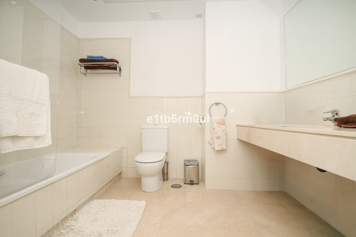 Geschakelde Woning te koop in Istán | 3 slaapkamers H5305291