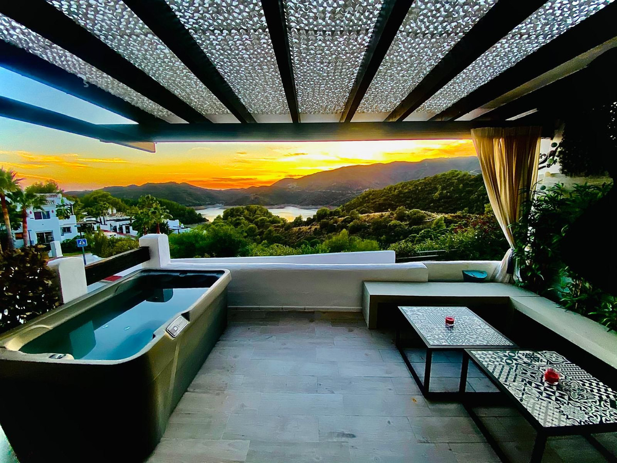 Geschakelde Woning te koop in Istán | 3 slaapkamers H5335651