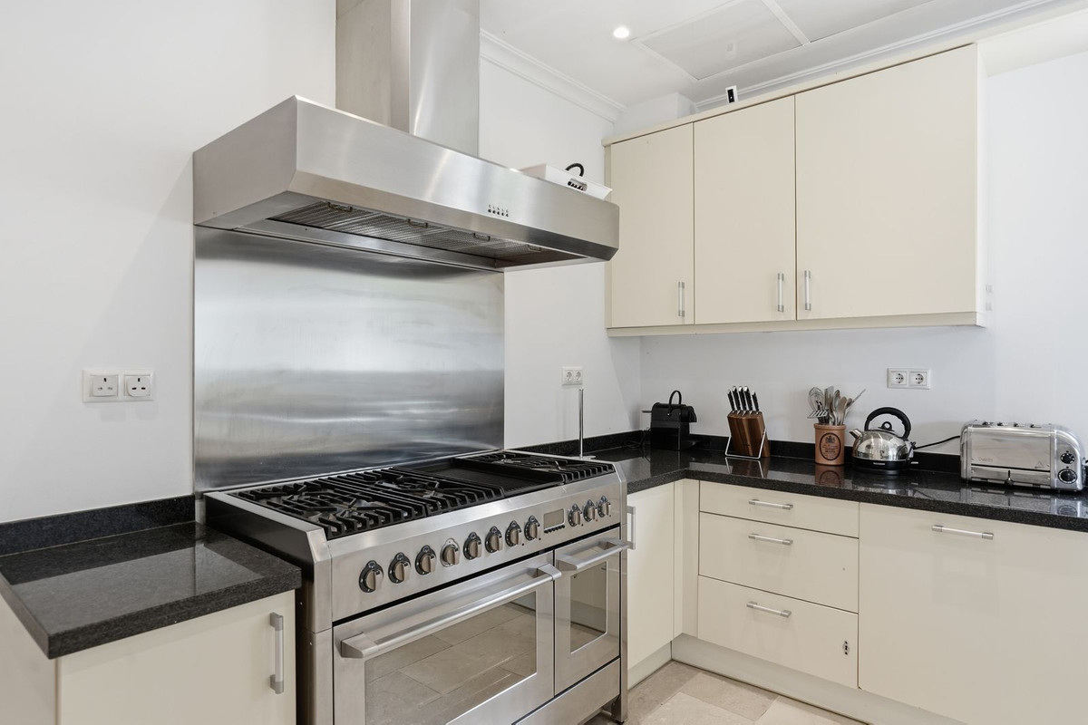 Vrijstaande Villa te koop in Istán | 4 slaapkamers H5425060