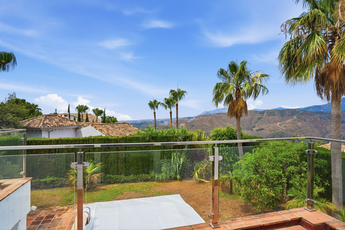 Vrijstaande Villa te koop in Istán | 4 slaapkamers H5425060