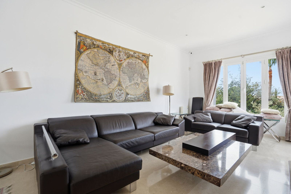 Vrijstaande Villa te koop in Istán | 4 slaapkamers H5425060