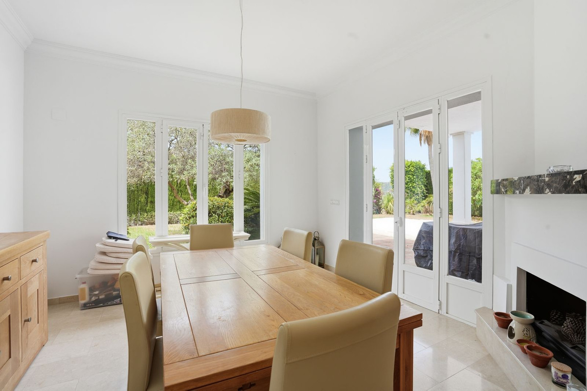 Vrijstaande Villa te koop in Istán | 4 slaapkamers H5425060