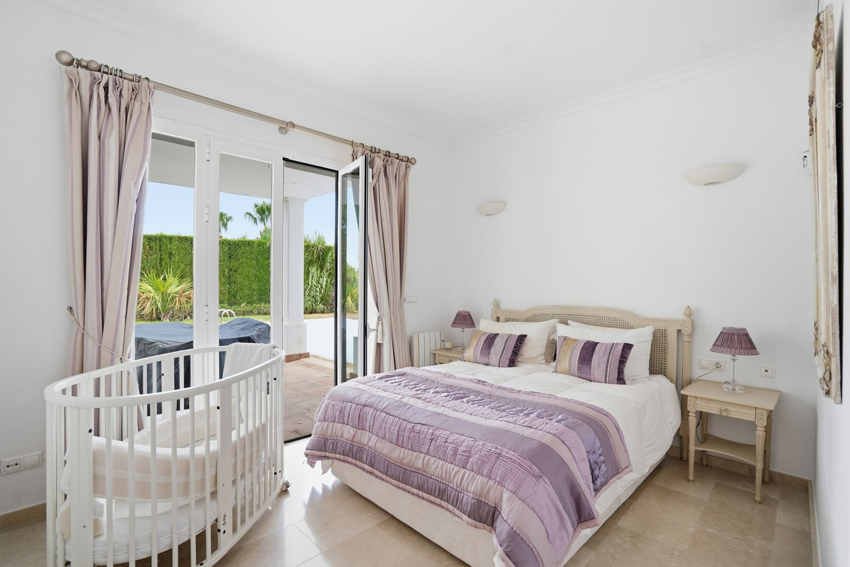 Vrijstaande Villa te koop in Istán | 4 slaapkamers H5425060