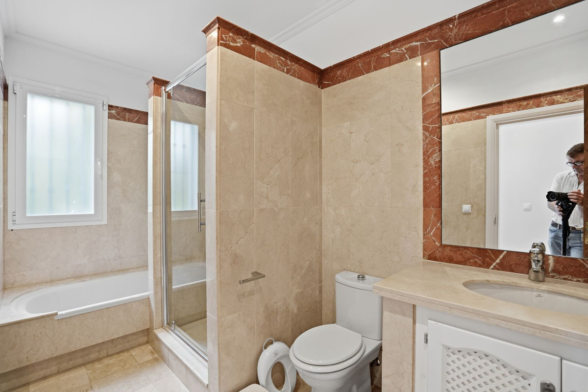 Vrijstaande Villa te koop in Istán | 4 slaapkamers H5425060