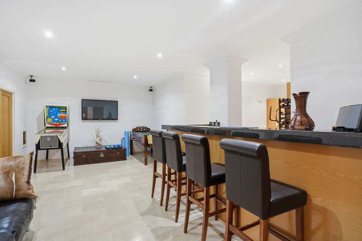 Vrijstaande Villa te koop in Istán | 4 slaapkamers H5425060