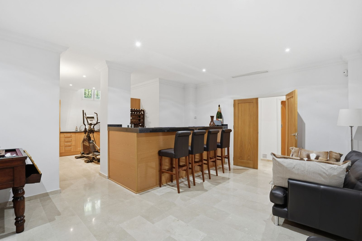 Vrijstaande Villa te koop in Istán | 4 slaapkamers H5425060
